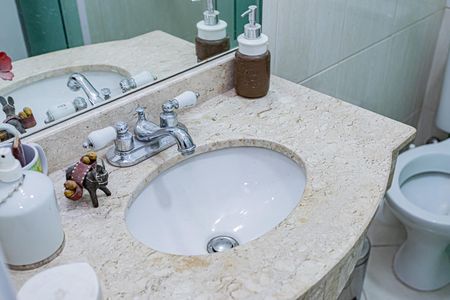 Casa à venda com 180m², 3 quartos e 2 vagasBanheiro