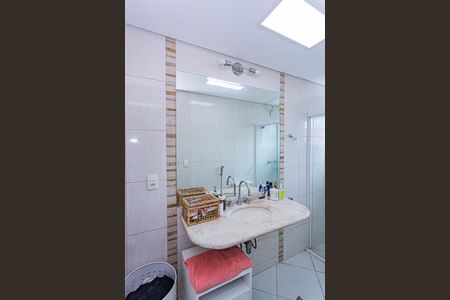 Casa à venda com 180m², 3 quartos e 2 vagasBanheiro suite 1