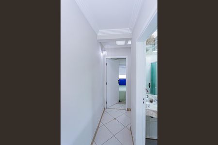 Casa à venda com 180m², 3 quartos e 2 vagasCorredor