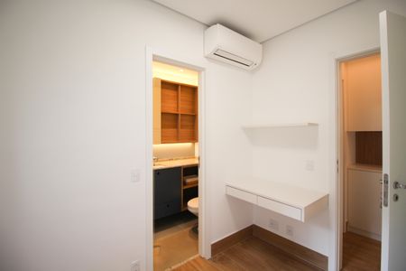 Suíte 2  de apartamento para alugar com 2 quartos, 68m² em Indianópolis, São Paulo