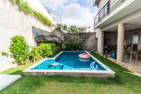 Casa de condomínio à venda com 385m², 4 quartos e 6 vagasPiscina