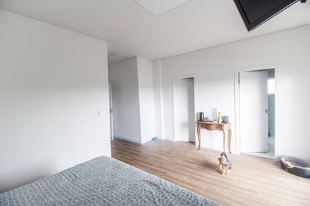 Casa de condomínio à venda com 385m², 4 quartos e 6 vagasSuíte