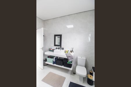 Casa de condomínio à venda com 385m², 4 quartos e 6 vagasBanheiro