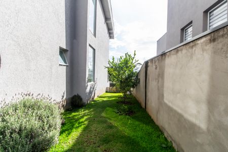 Casa de condomínio à venda com 385m², 4 quartos e 6 vagasQuintal