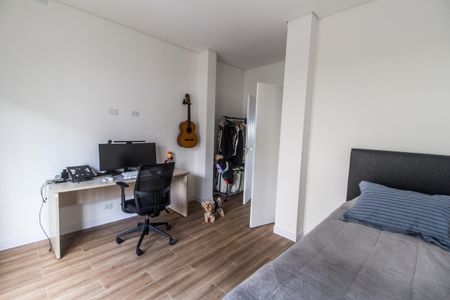 Casa de condomínio à venda com 385m², 4 quartos e 6 vagasSuíte