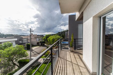 Casa de condomínio à venda com 385m², 4 quartos e 6 vagasVaranda