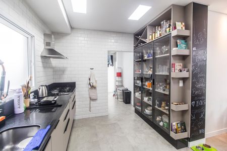 Casa de condomínio à venda com 385m², 4 quartos e 6 vagasCozinha