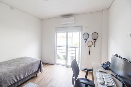 Casa de condomínio à venda com 385m², 4 quartos e 6 vagasSuíte