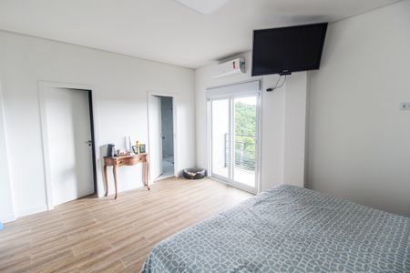 Casa de condomínio à venda com 385m², 4 quartos e 6 vagasSuíte