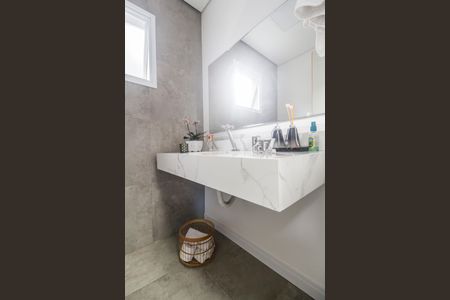 Casa de condomínio à venda com 385m², 4 quartos e 6 vagasLavabo