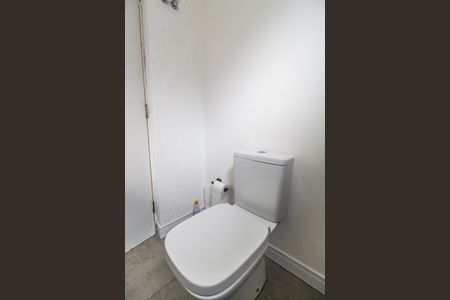 Casa de condomínio à venda com 385m², 4 quartos e 6 vagasLavabo