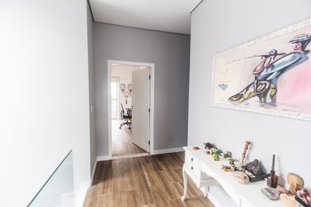 Casa de condomínio à venda com 385m², 4 quartos e 6 vagasCorredor