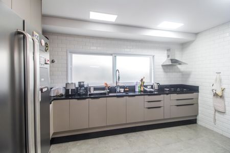 Casa de condomínio à venda com 385m², 4 quartos e 6 vagasCozinha