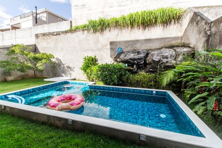 Casa de condomínio à venda com 385m², 4 quartos e 6 vagasPiscina