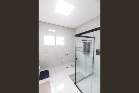 Casa de condomínio à venda com 385m², 4 quartos e 6 vagasBanheiro