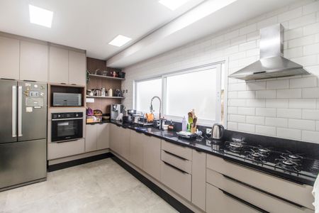 Casa de condomínio à venda com 385m², 4 quartos e 6 vagasCozinha