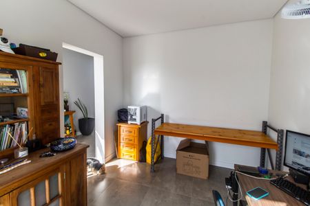 Casa de condomínio à venda com 385m², 4 quartos e 6 vagasEscritório