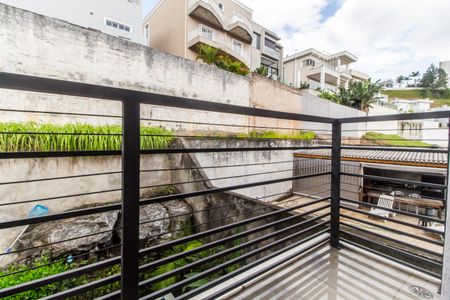 Casa de condomínio à venda com 385m², 4 quartos e 6 vagasVaranda