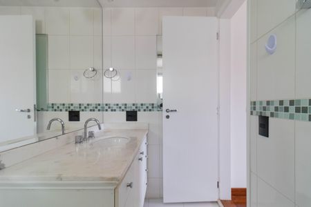 Apartamento para alugar com 158m², 2 quartos e 2 vagas Apartamento para alugar com 158m², 2 quartos e 2 vagasBanheiro da Suíte 2