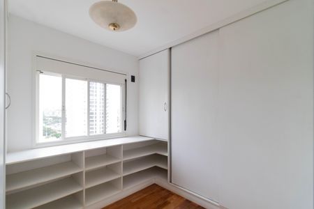 Apartamento para alugar com 158m², 2 quartos e 2 vagas Apartamento para alugar com 158m², 2 quartos e 2 vagasCloset da suíte 2