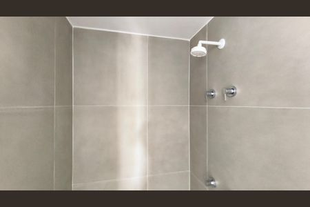 Banheiro de kitnet/studio para alugar com 1 quarto, 24m² em Ipiranga, São Paulo