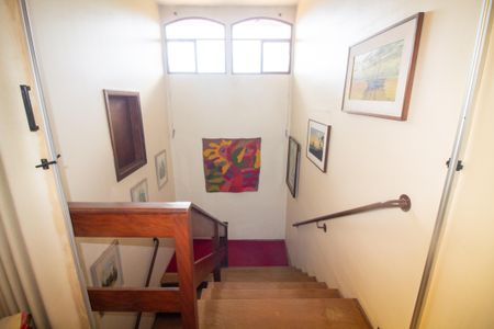 Casa à venda com 255m², 3 quartos e 4 vagasEscada