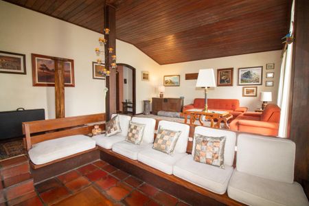 Casa à venda com 255m², 3 quartos e 4 vagasSala