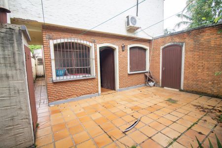 Casa à venda com 255m², 3 quartos e 4 vagasQuintal