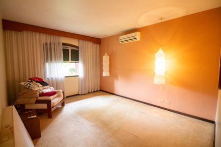 Casa à venda com 255m², 3 quartos e 4 vagasQuarto 3 - Suíte