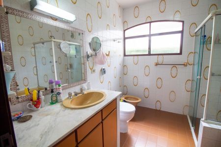 Casa à venda com 255m², 3 quartos e 4 vagasBanheiro da Suíte