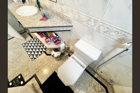 Apartamento à venda com 250m², 5 quartos e 4 vagasBanheiro da Suíte 3