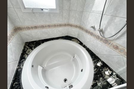 Apartamento à venda com 250m², 5 quartos e 4 vagasBanheiro da Suíte 2