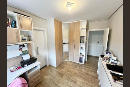 Apartamento à venda com 250m², 5 quartos e 4 vagasQuarto Suíte 2