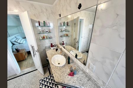 Apartamento à venda com 250m², 5 quartos e 4 vagasBanheiro da Suíte 3