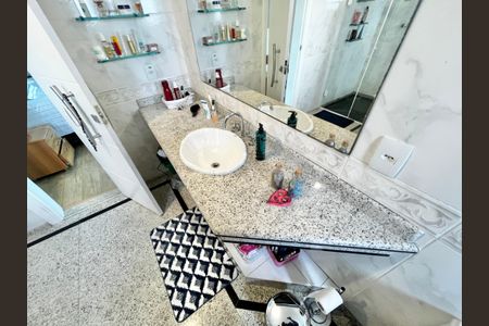 Apartamento à venda com 250m², 5 quartos e 4 vagasBanheiro da Suíte 3