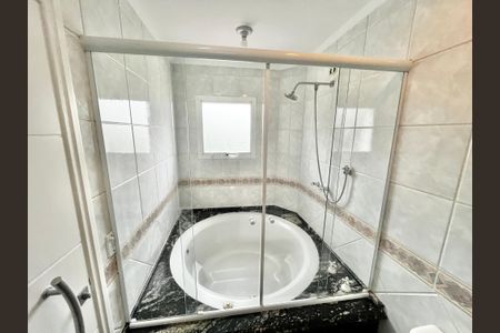 Apartamento à venda com 250m², 5 quartos e 4 vagasBanheiro da Suíte 2