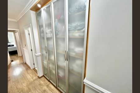 Apartamento à venda com 250m², 5 quartos e 4 vagasCorredor Àrmario