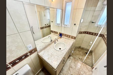 Apartamento à venda com 250m², 5 quartos e 4 vagasBanheiro da Suíte 4