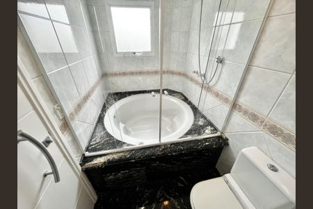 Apartamento à venda com 250m², 5 quartos e 4 vagasBanheiro da Suíte 2