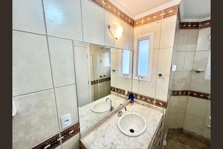 Apartamento à venda com 250m², 5 quartos e 4 vagasBanheiro da Suíte 4