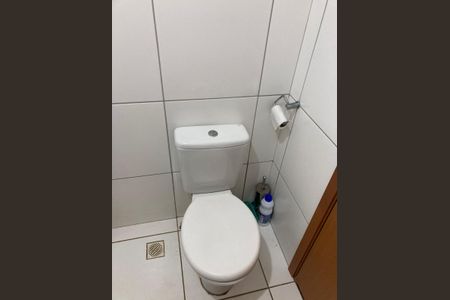 Banheiro de apartamento para alugar com 1 quarto, 33m² em QNM 12, Brasília