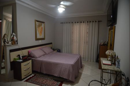 Casa à venda com 250m², 3 quartos e 5 vagasQuarto Suíte