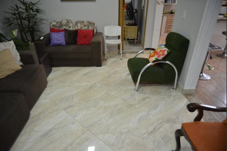 Casa à venda com 250m², 3 quartos e 5 vagasSala