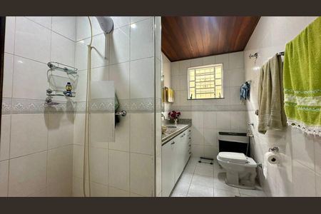 Casa à venda com 282m², 4 quartos e 4 vagasBanheiro 