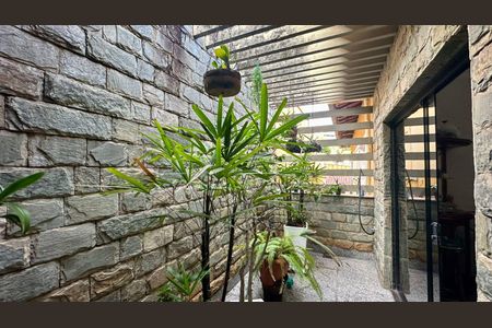 Casa à venda com 282m², 4 quartos e 4 vagasJardim inverno 