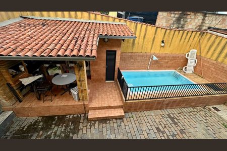 Vista  de casa à venda com 4 quartos, 282m² em Parque Sao Joao Batista, Belo Horizonte