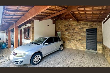 Casa à venda com 282m², 4 quartos e 4 vagasVagas de garagem