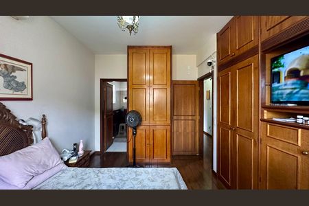 Casa à venda com 282m², 4 quartos e 4 vagasQuarto 