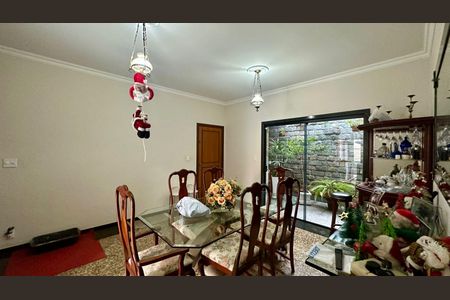 Casa à venda com 282m², 4 quartos e 4 vagasSala 