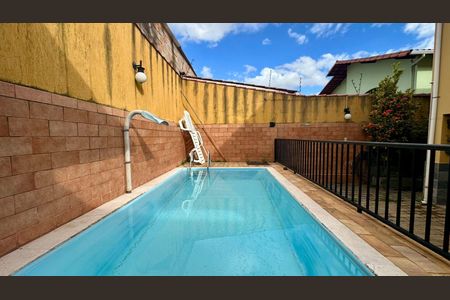 Casa à venda com 282m², 4 quartos e 4 vagasPiscina 